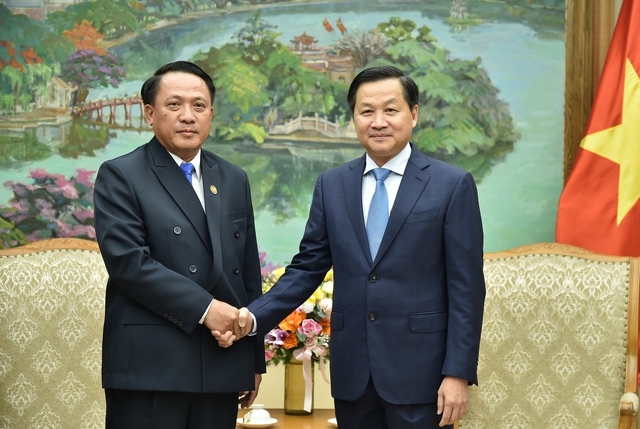 Deputy PM receives Lao Finance Minister in Hanoi